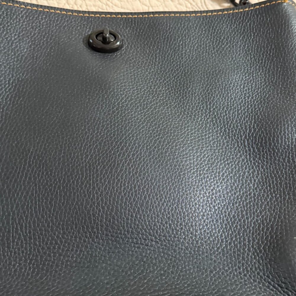 Coach pebbled Leather Duffle Shoulder Bag Twist Lock Classic Black - Picture 2 of 16